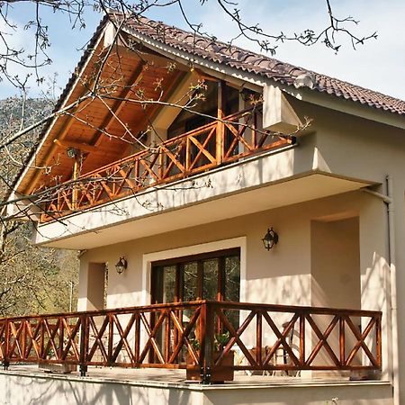 Chalet Coquelicot Kalavryta Exterior photo