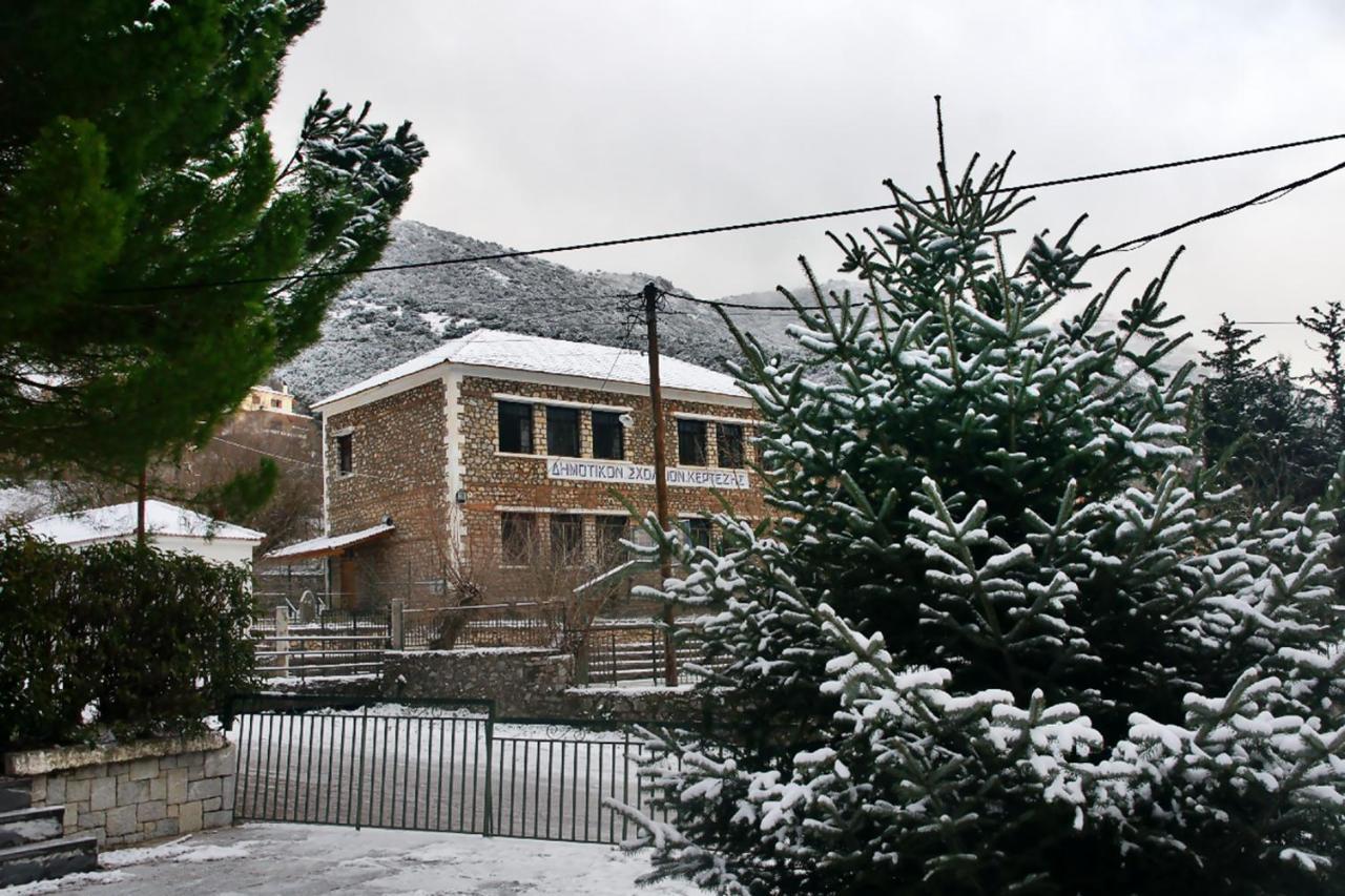 Chalet Coquelicot Kalavryta Exterior photo