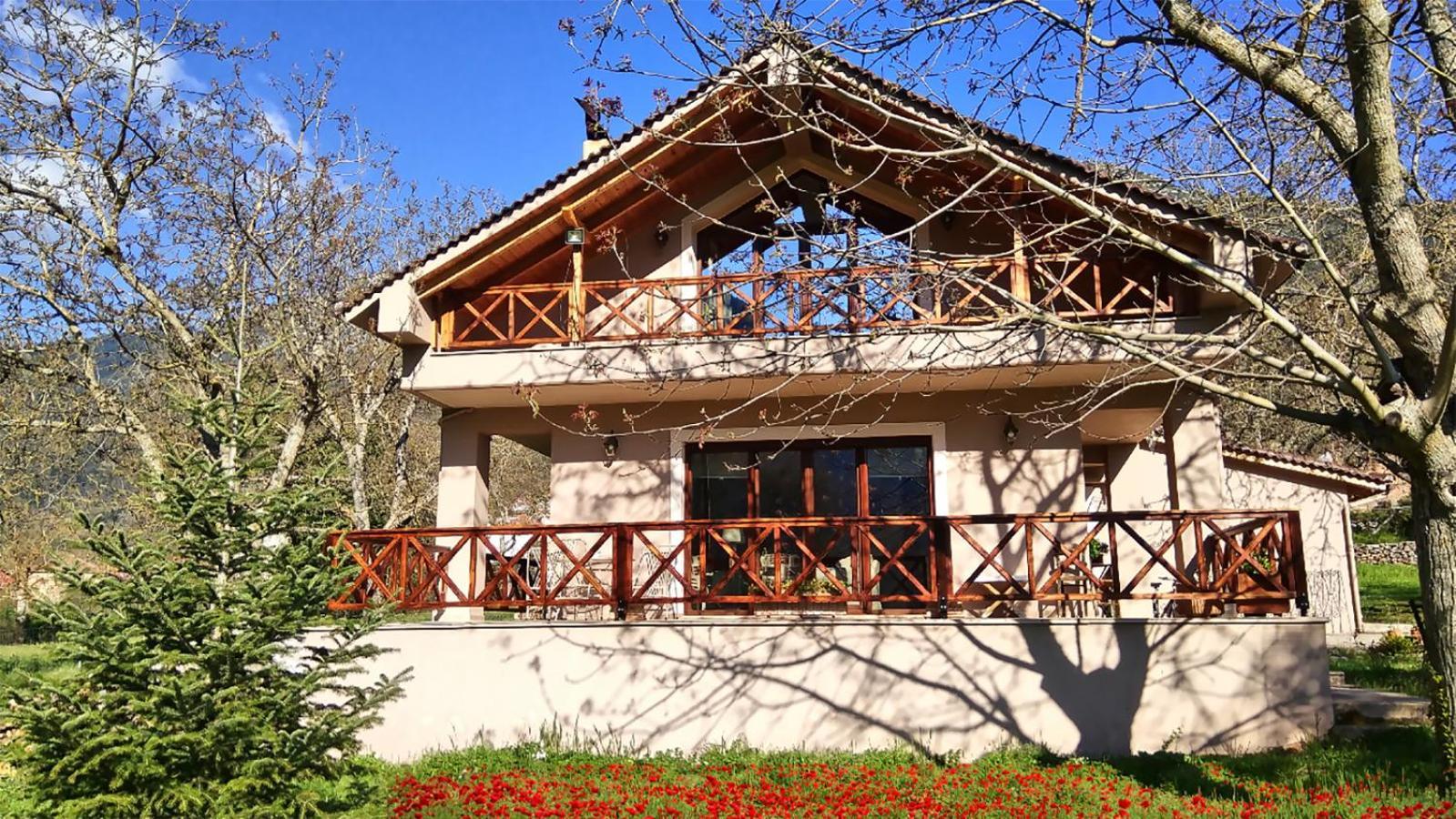 Chalet Coquelicot Kalavryta Exterior photo